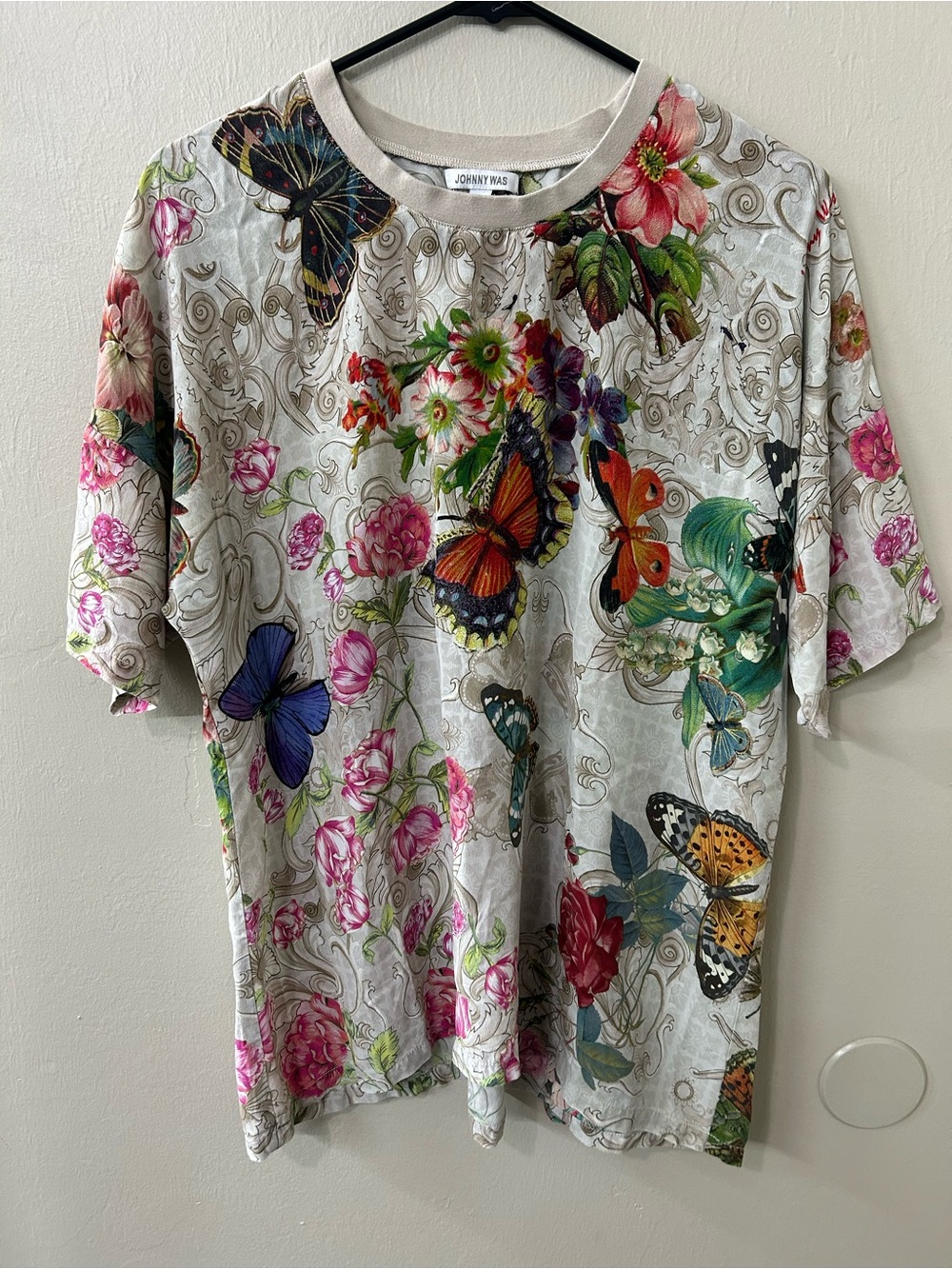 Johnny Was Ivory Floral & Butterfly Print Tee Sz M Stained